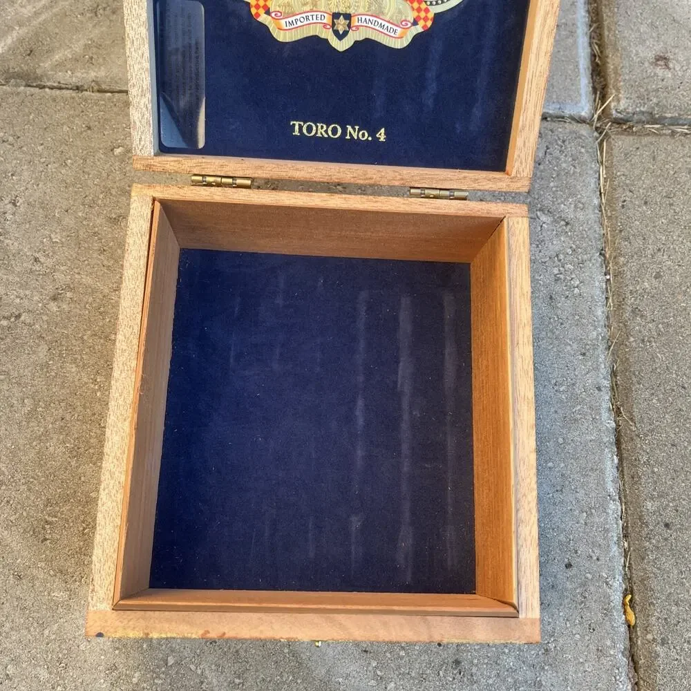 Vintage Diamond Crown Maximus Toro No. 4 Cigar Box Storage Treasure Box Decor